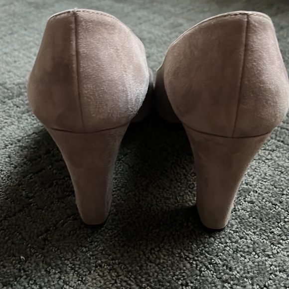 Giorgio Armani sand colored suede pumps size 39.5 - Picture 3 of 6